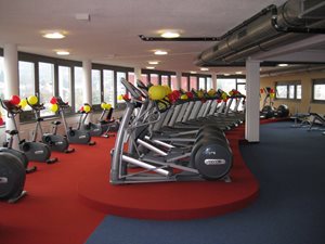 Fitnessgeräte im Fitnessstudio